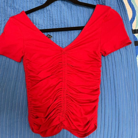 red crop top - Picture 2 of 2